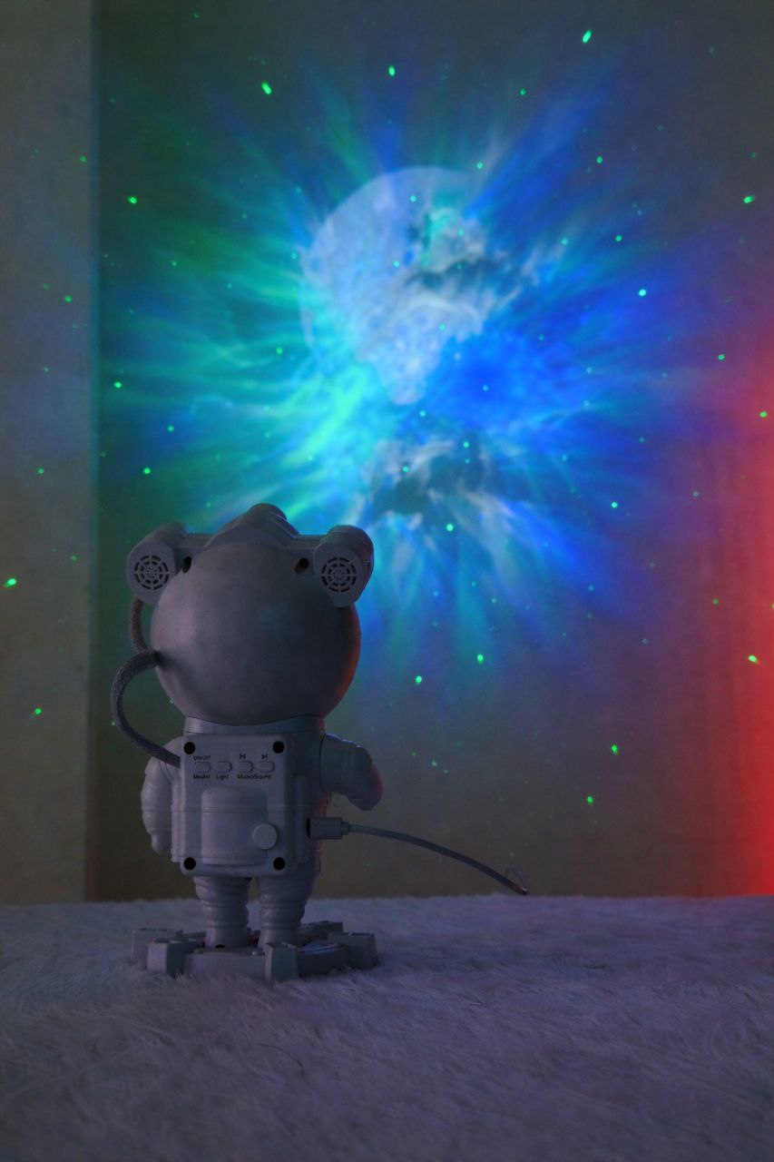 🌌 Astronaut Galaxy Projector
